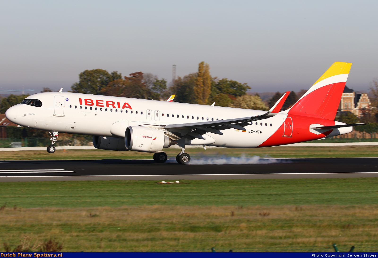 EC-NTP Airbus A320neo Iberia by Jeroen Stroes