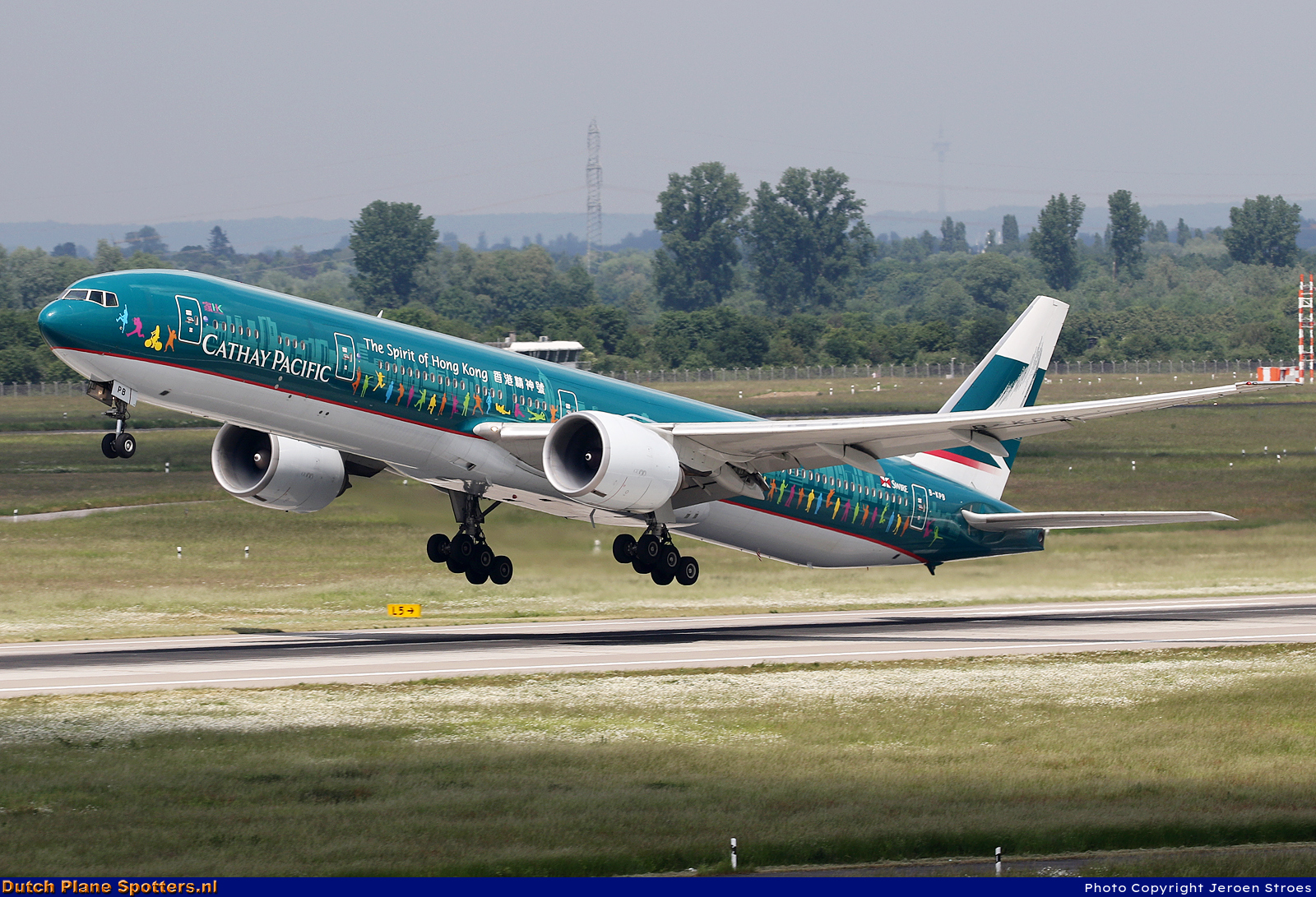 B-KPB Boeing 777-300 Cathay Pacific by Jeroen Stroes