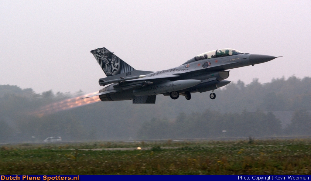 692 General Dynamics F-16 Fighting Falcon MIL - Norway Royal Air Force by Kevin Weerman