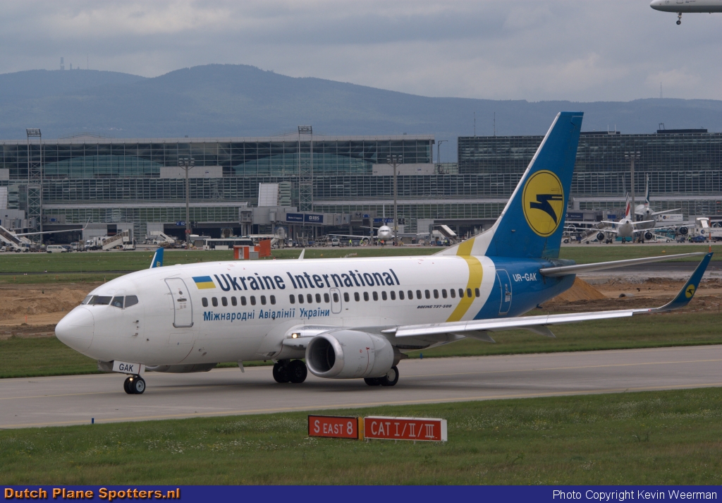 UR-GAK Boeing 737-500 Ukraine International Airlines by Kevin Weerman