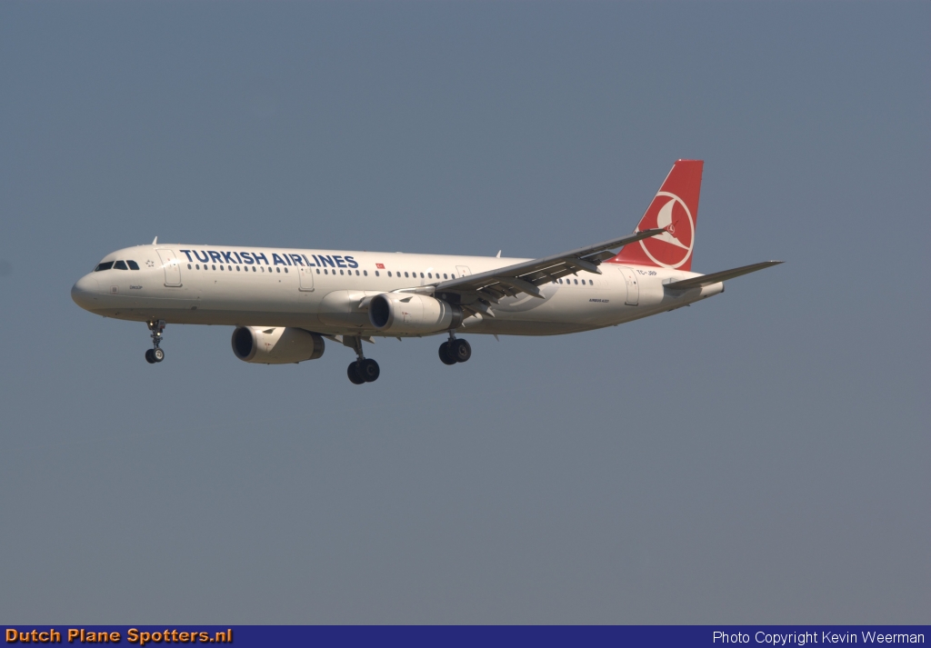 TC-JRP Airbus A321 Turkish Airlines by Kevin Weerman