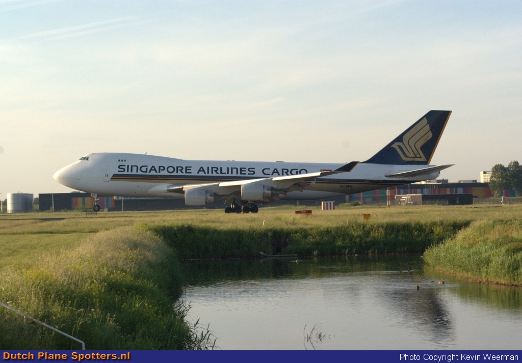 9V-SFG Boeing 747-400 Singapore Airlines Cargo by Kevin Weerman