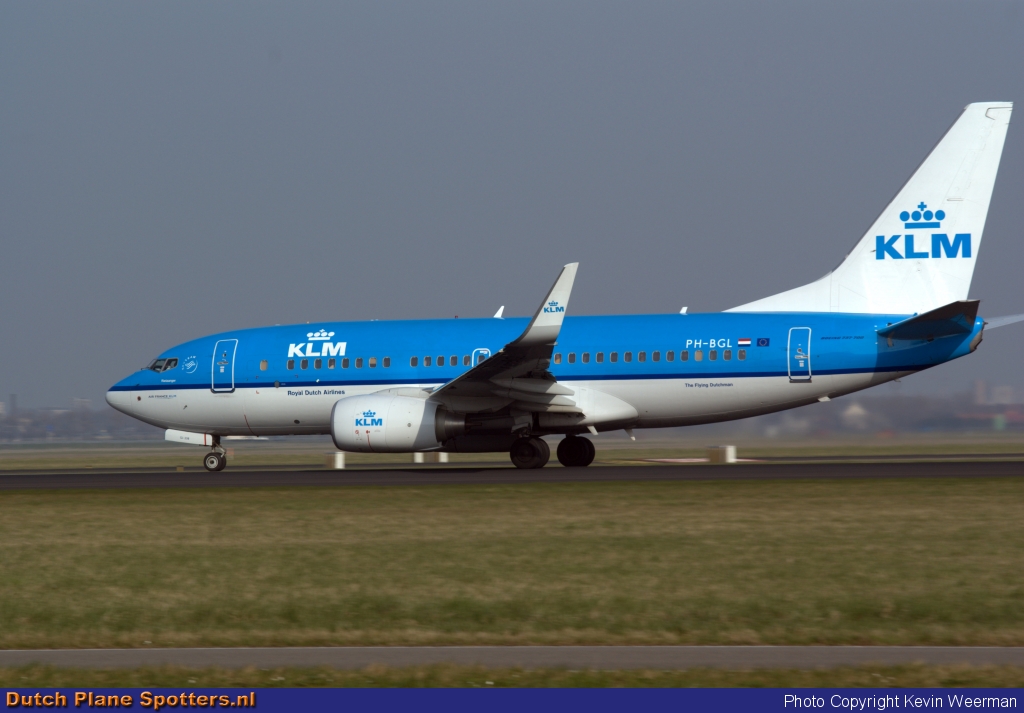 PH-BGL Boeing 737-700 KLM Royal Dutch Airlines by Kevin Weerman