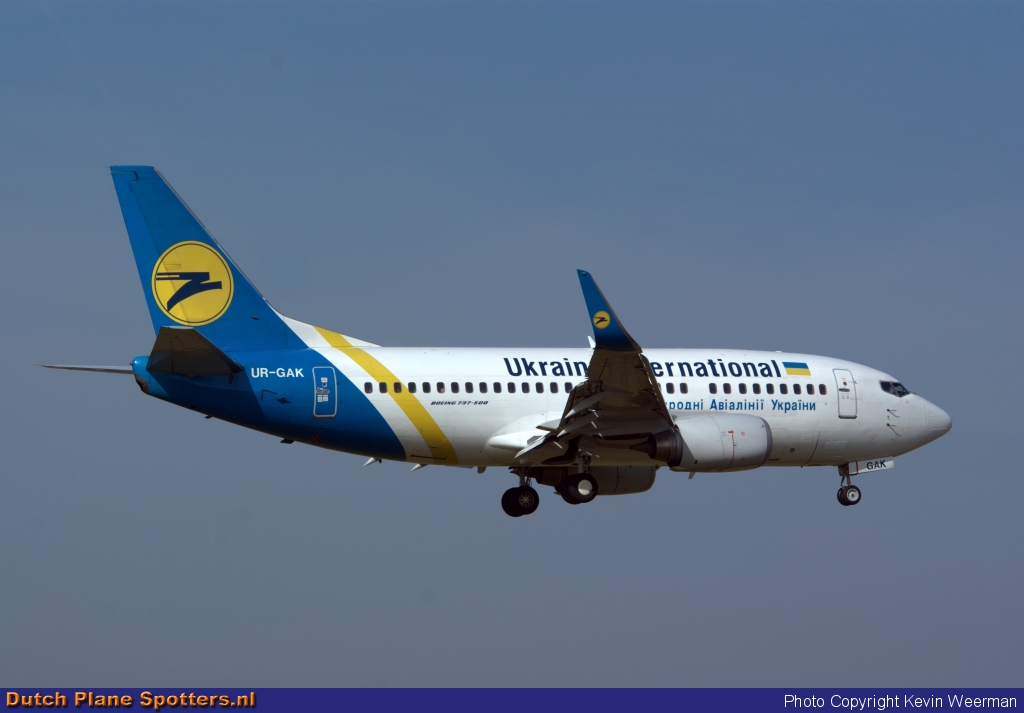 UR-GAK Boeing 737-500 Ukraine International Airlines by Kevin Weerman