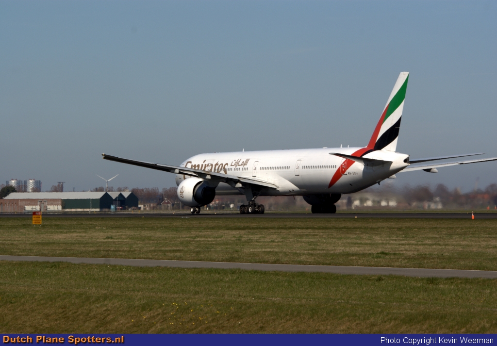 A6-EGJ Boeing 777-300 Emirates by Kevin Weerman