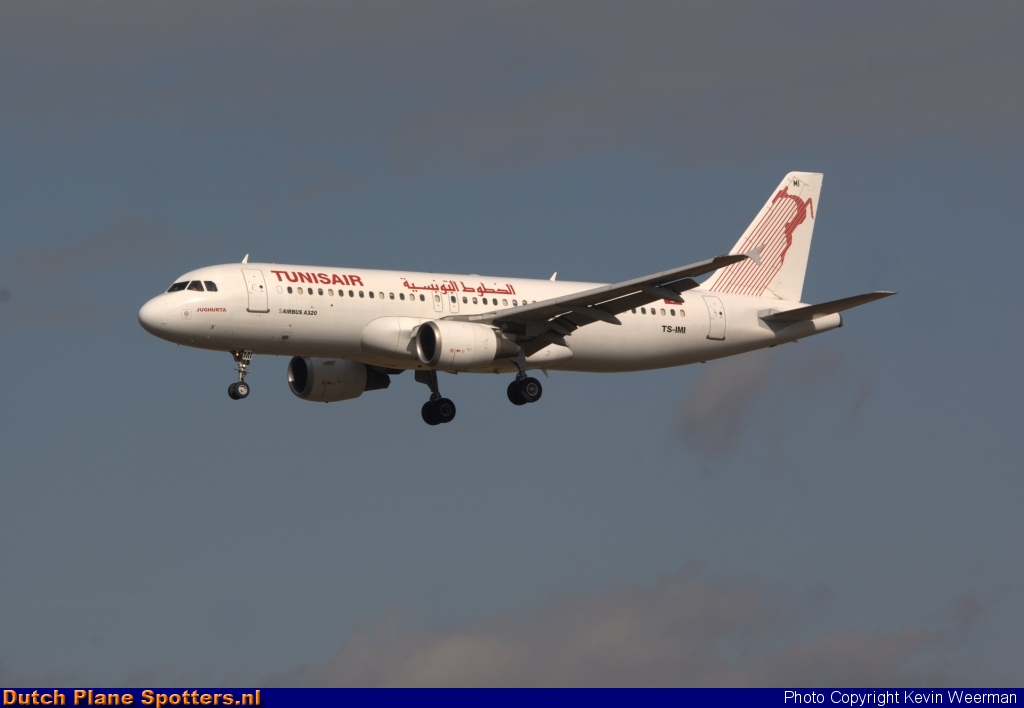 TS-IMI Airbus A320 Tunisair by Kevin Weerman