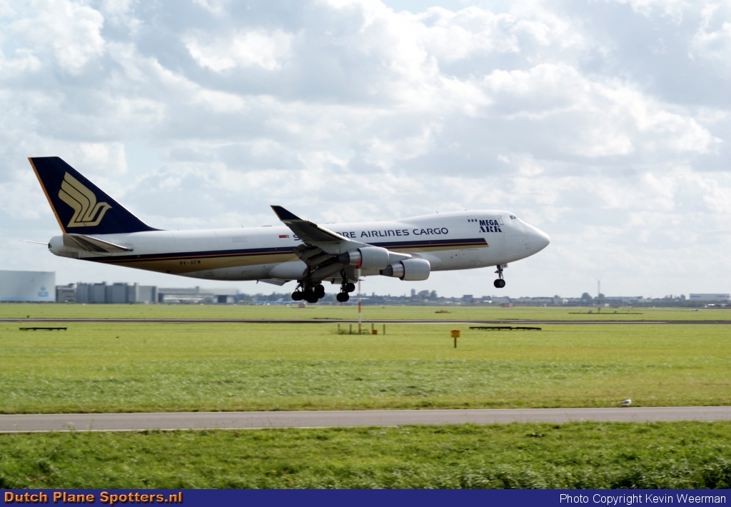 9V-SFM Boeing 747-400 Singapore Airlines Cargo by Kevin Weerman
