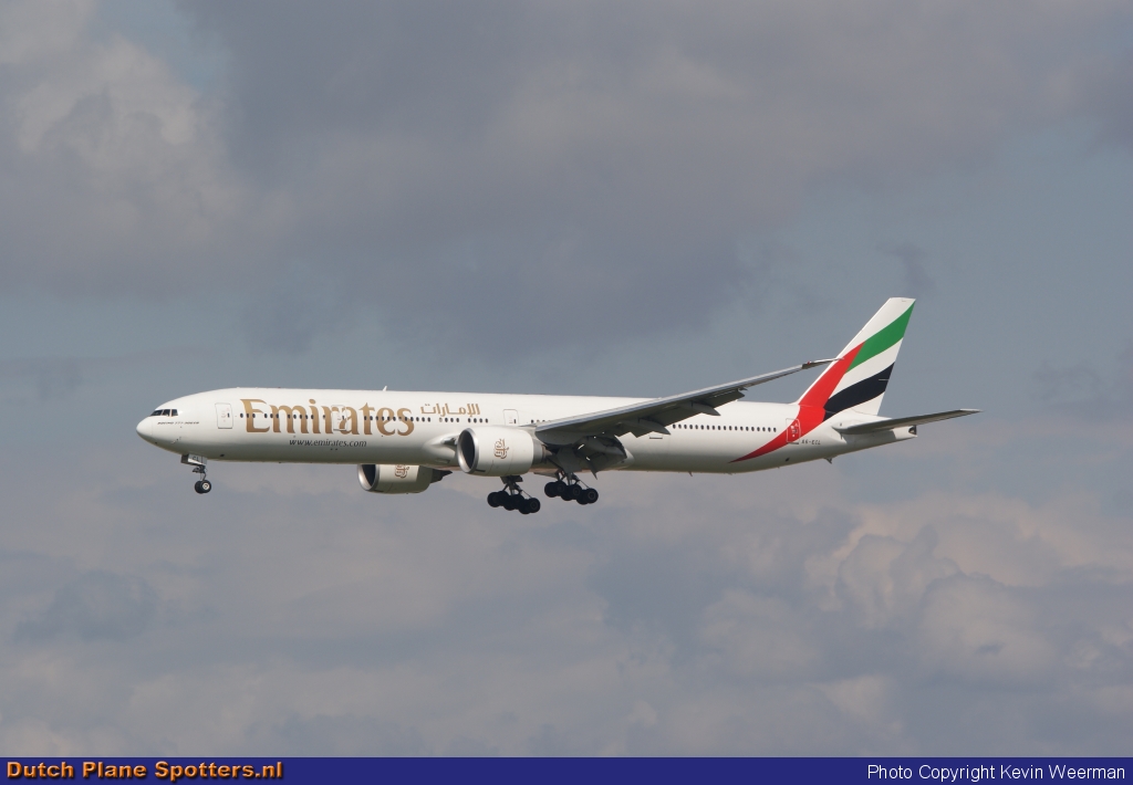 A6-ECL Boeing 777-300 Emirates by Kevin Weerman