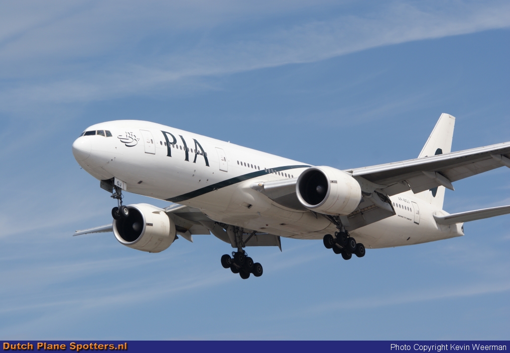 AP-BGJ Boeing 777-200 PIA Pakistan International Airlines by Kevin Weerman