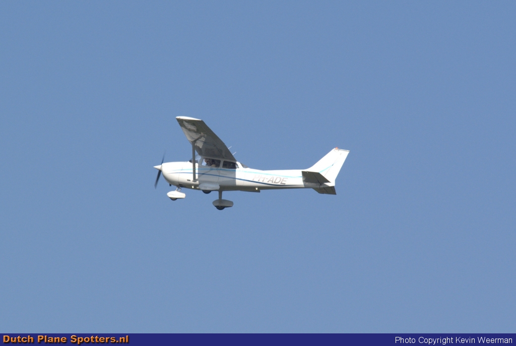 PH-ADE Cessna 172 Skyhawk II Vliegschool Teuge by Kevin Weerman