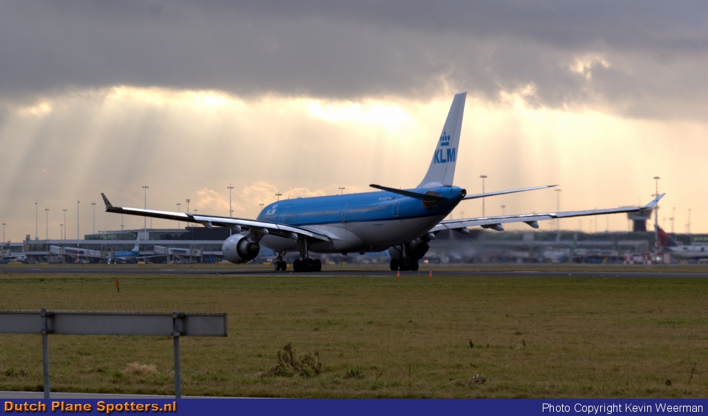 PH-AOE Airbus A330-200 KLM Royal Dutch Airlines by Kevin Weerman