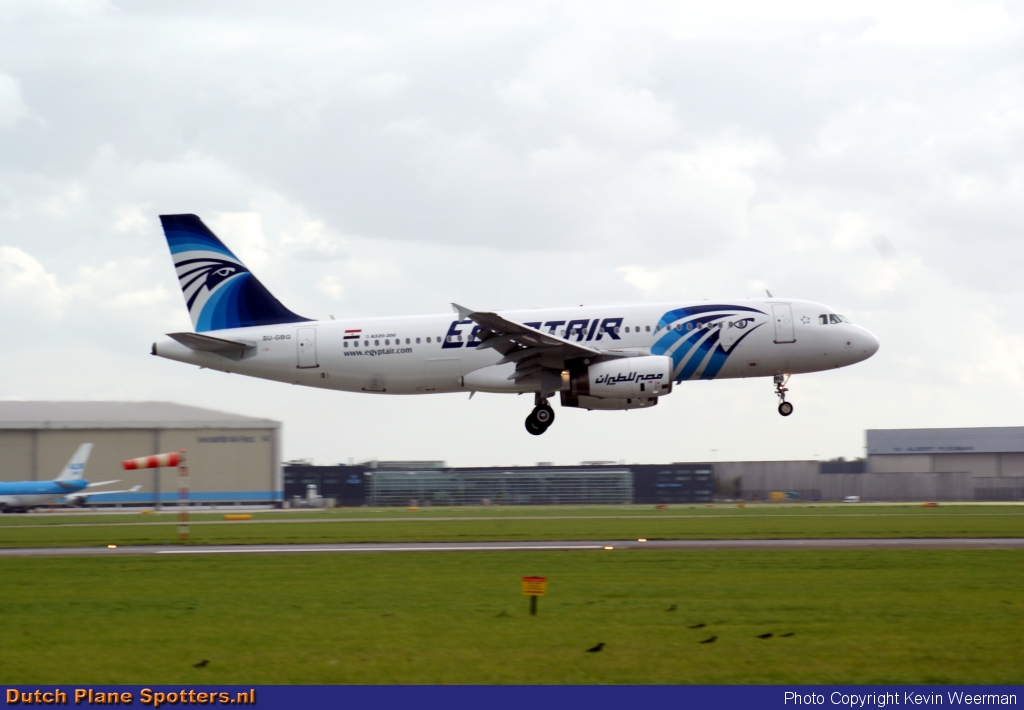 SU-GBG Airbus A320 Egypt Air by Kevin Weerman