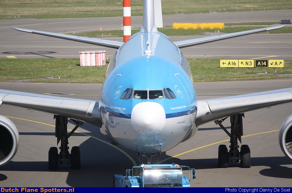 PH-AOI Airbus A330-200 KLM Royal Dutch Airlines by Danny De Soet