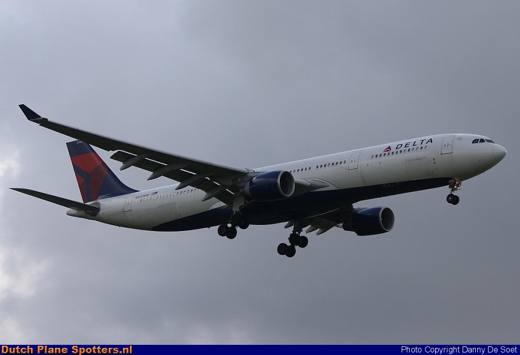 N820NW Airbus A330-300 Delta Airlines by Danny De Soet