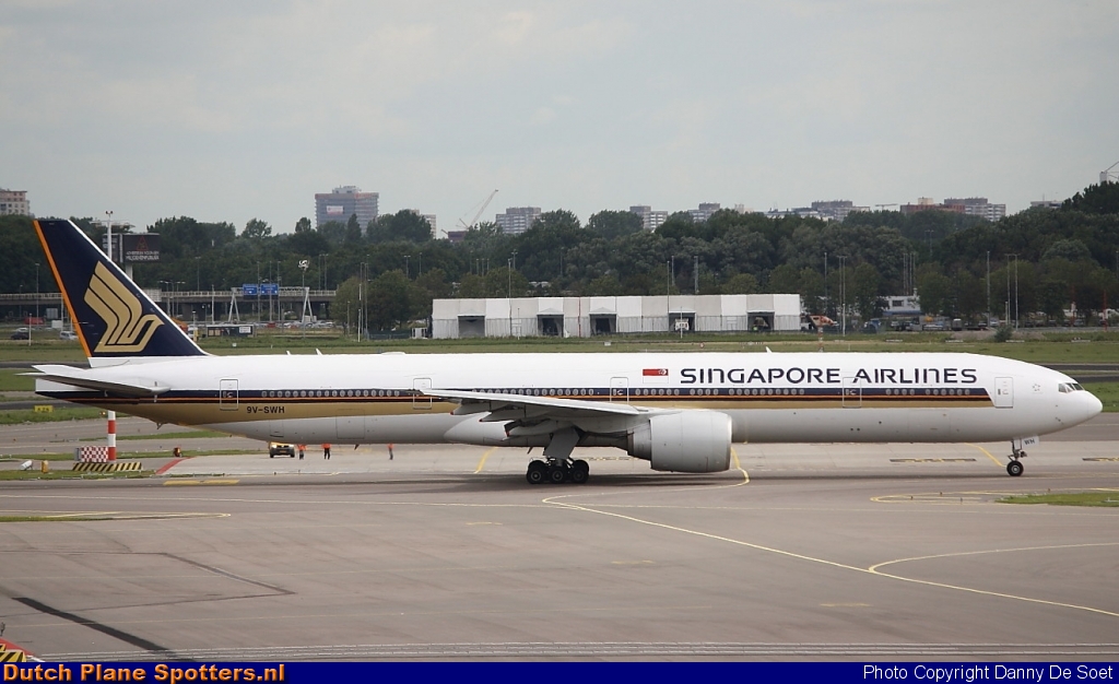 9V-SWH Boeing 777-300 Singapore Airlines by Danny De Soet