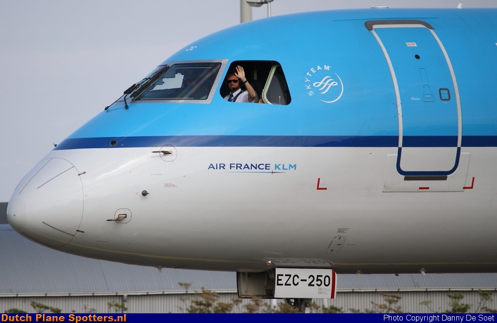 PH-EZC Embraer 190 KLM Cityhopper by Danny De Soet