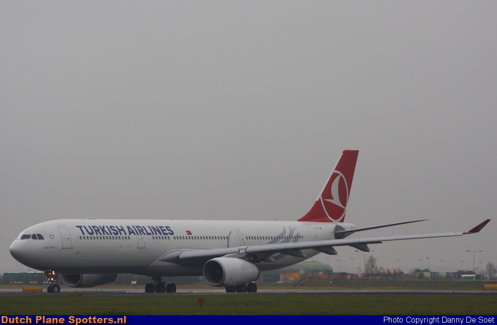 TC-JNK Airbus A330-300 Turkish Airlines by Danny De Soet