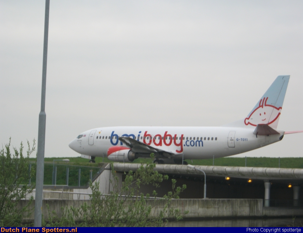 G-TOYI Boeing 737-300 BMI Baby by spottertje