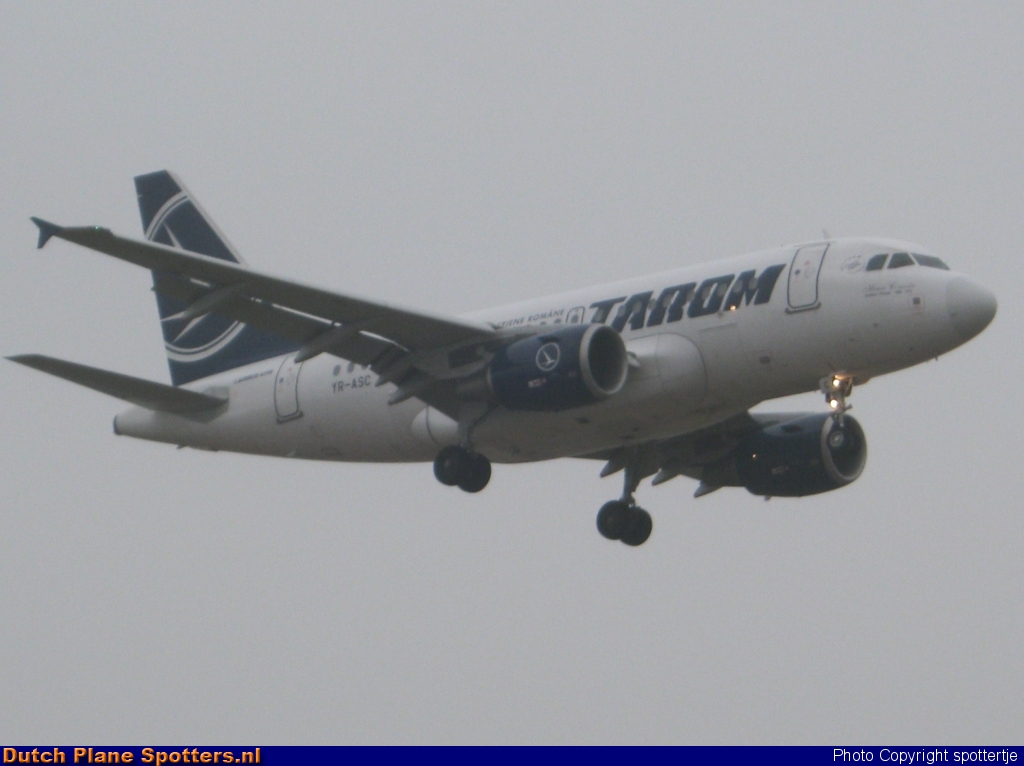 YR-ASC Airbus A318 TAROM by spottertje