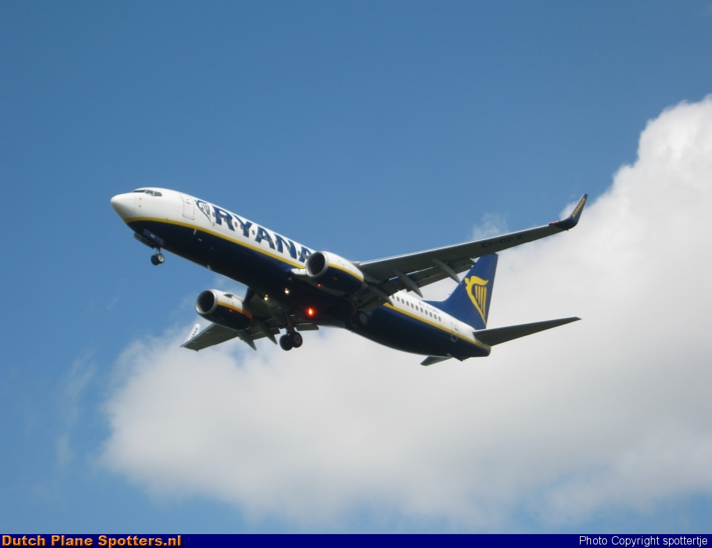 EI-DPX Boeing 737-800 Ryanair by spottertje