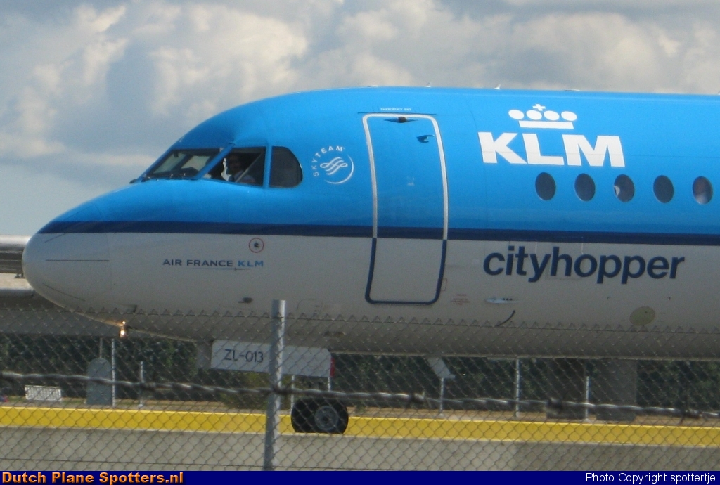 PH-KZL Fokker 70 KLM Cityhopper by spottertje