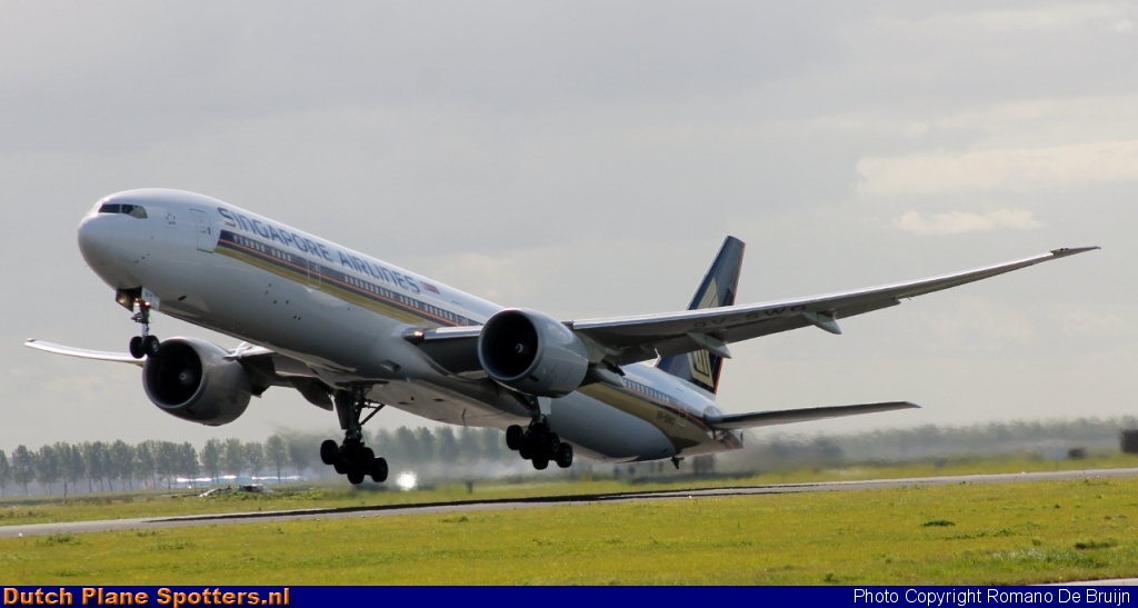 9V-SWG Boeing 777-300 Singapore Airlines by Romano De Bruijn