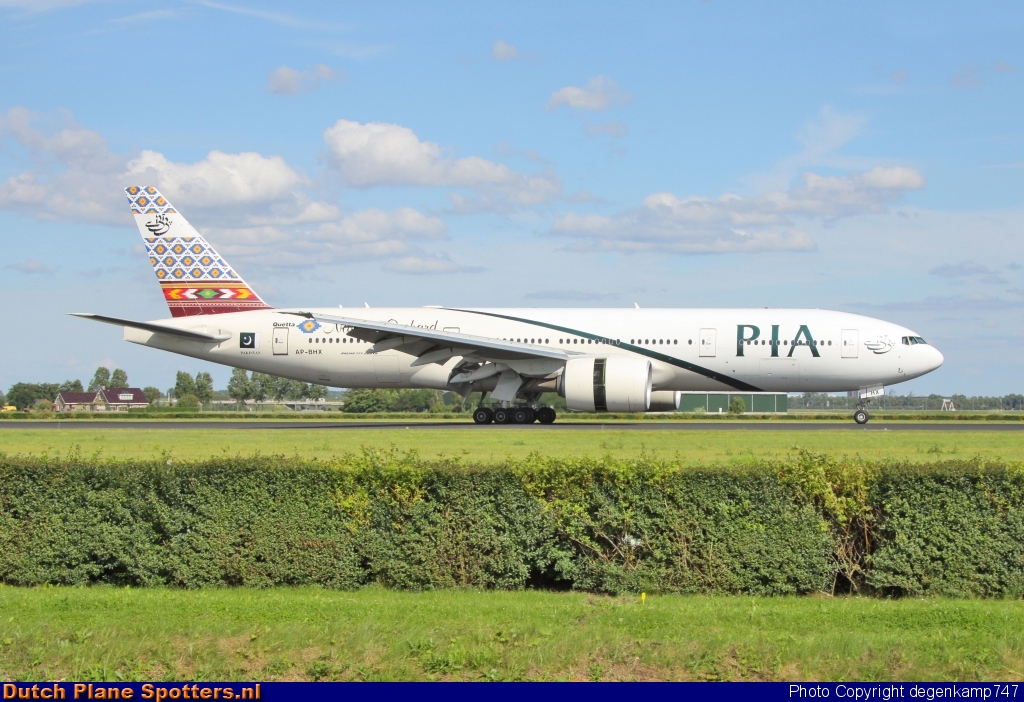 AP-BHX Boeing 777-200 PIA Pakistan International Airlines by Herman Degenkamp