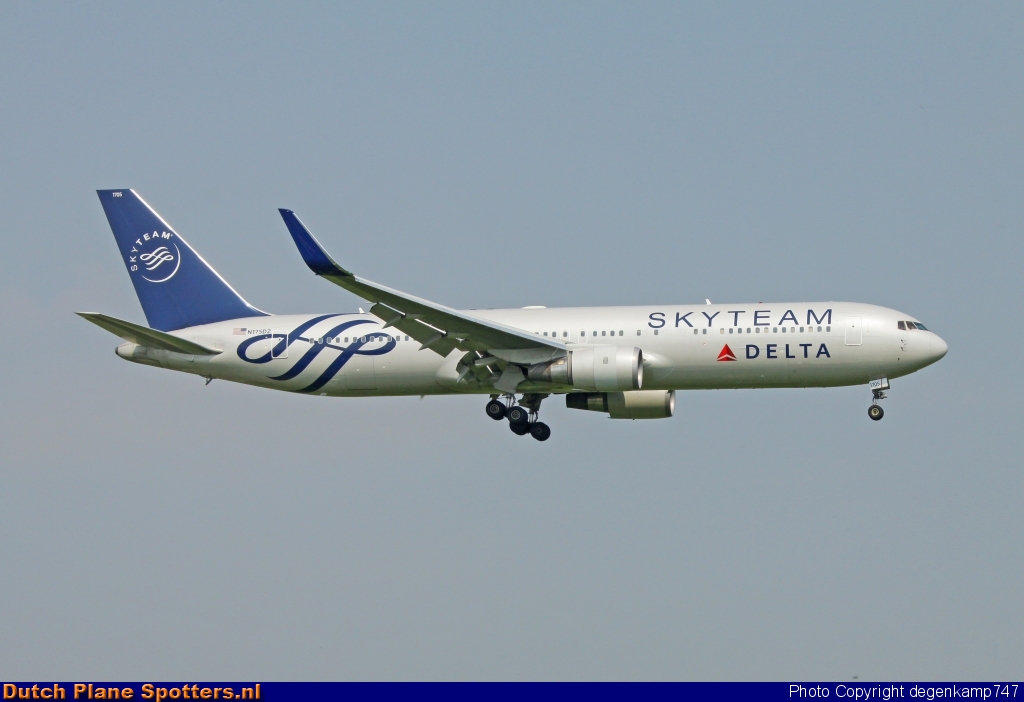 N175DZ Boeing 767-300 Delta Airlines by Herman Degenkamp