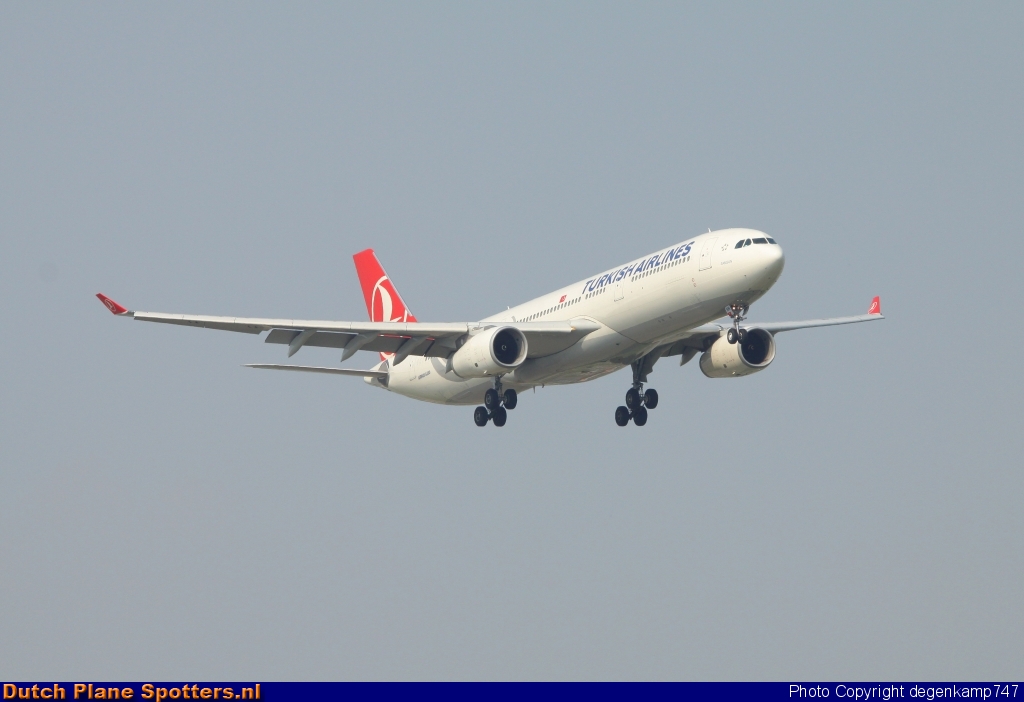 TC-JNM Airbus A330-300 Turkish Airlines by Herman Degenkamp