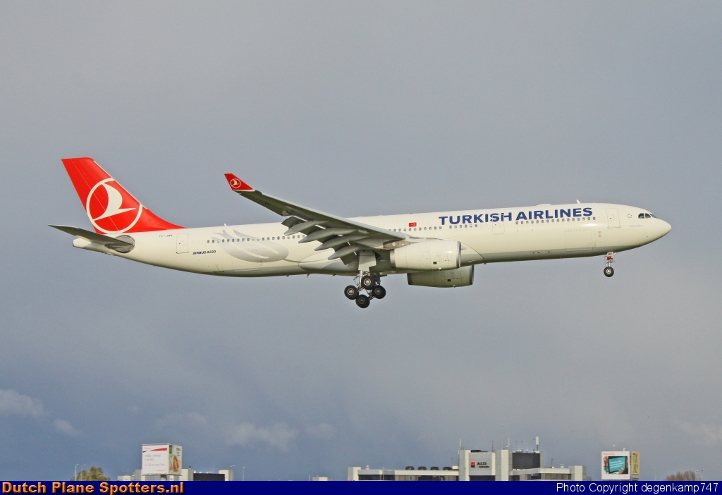 TC-JNK Airbus A330-300 Turkish Airlines by Herman Degenkamp