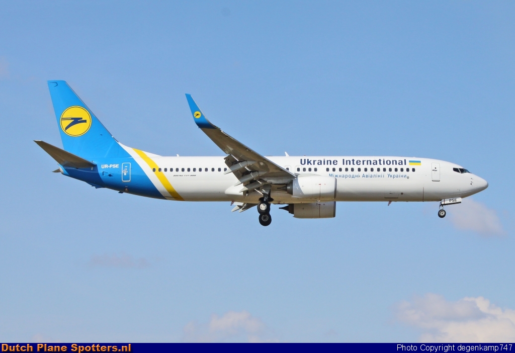 UR-PSE Boeing 737-800 Ukraine International Airlines by Herman Degenkamp