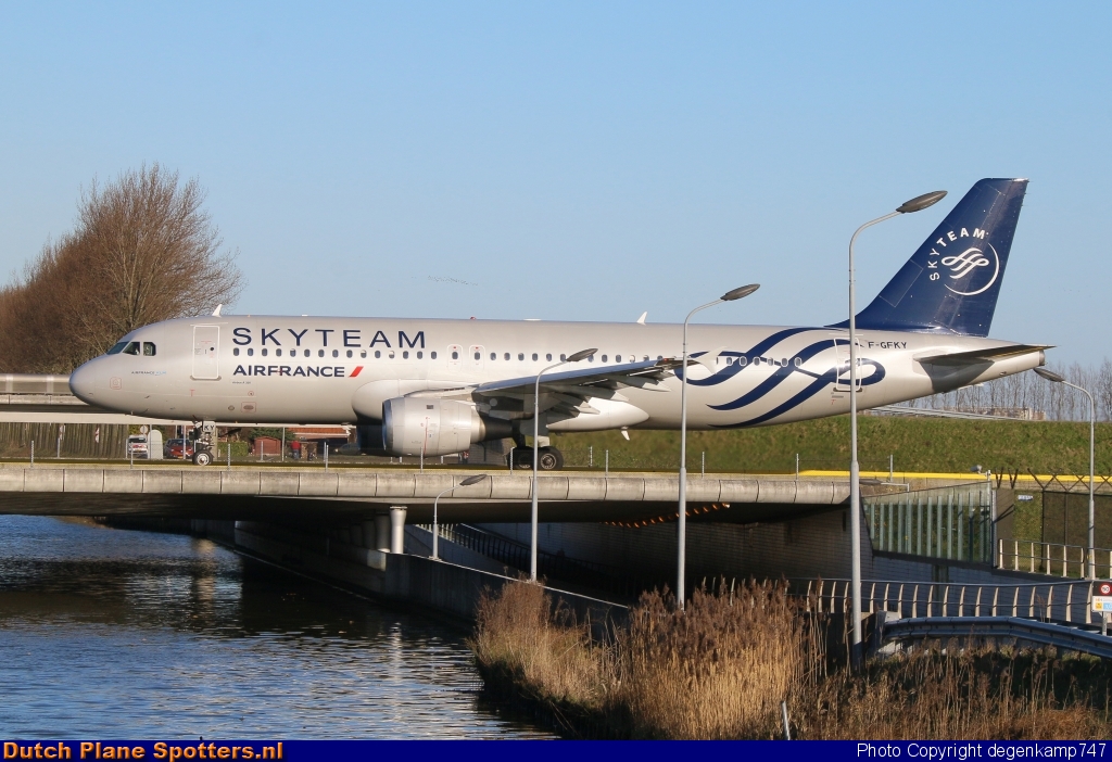 F-GFKY Airbus A320 Air France by Herman Degenkamp