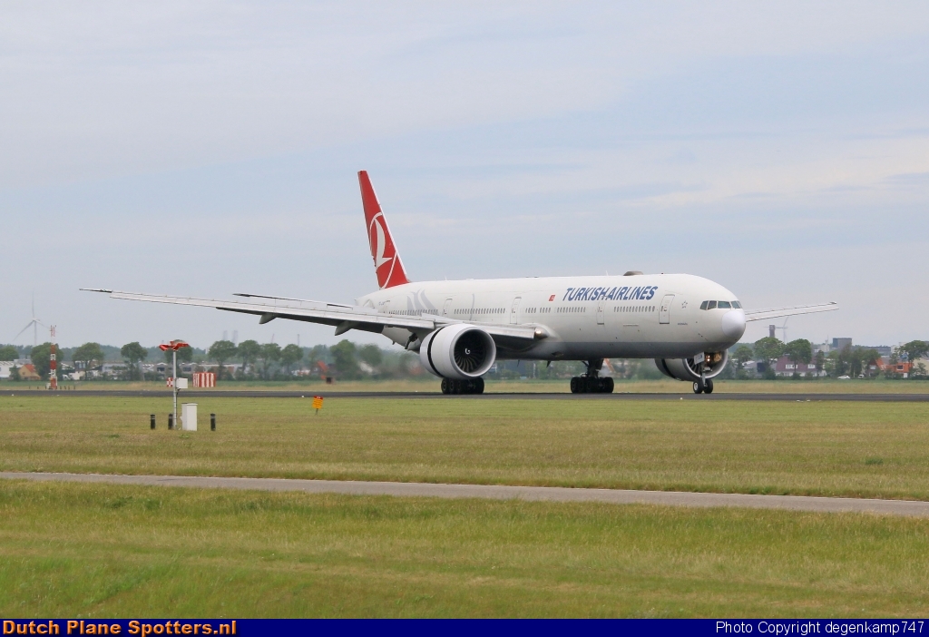 TC-JJM Boeing 777-300 Turkish Airlines by Herman Degenkamp