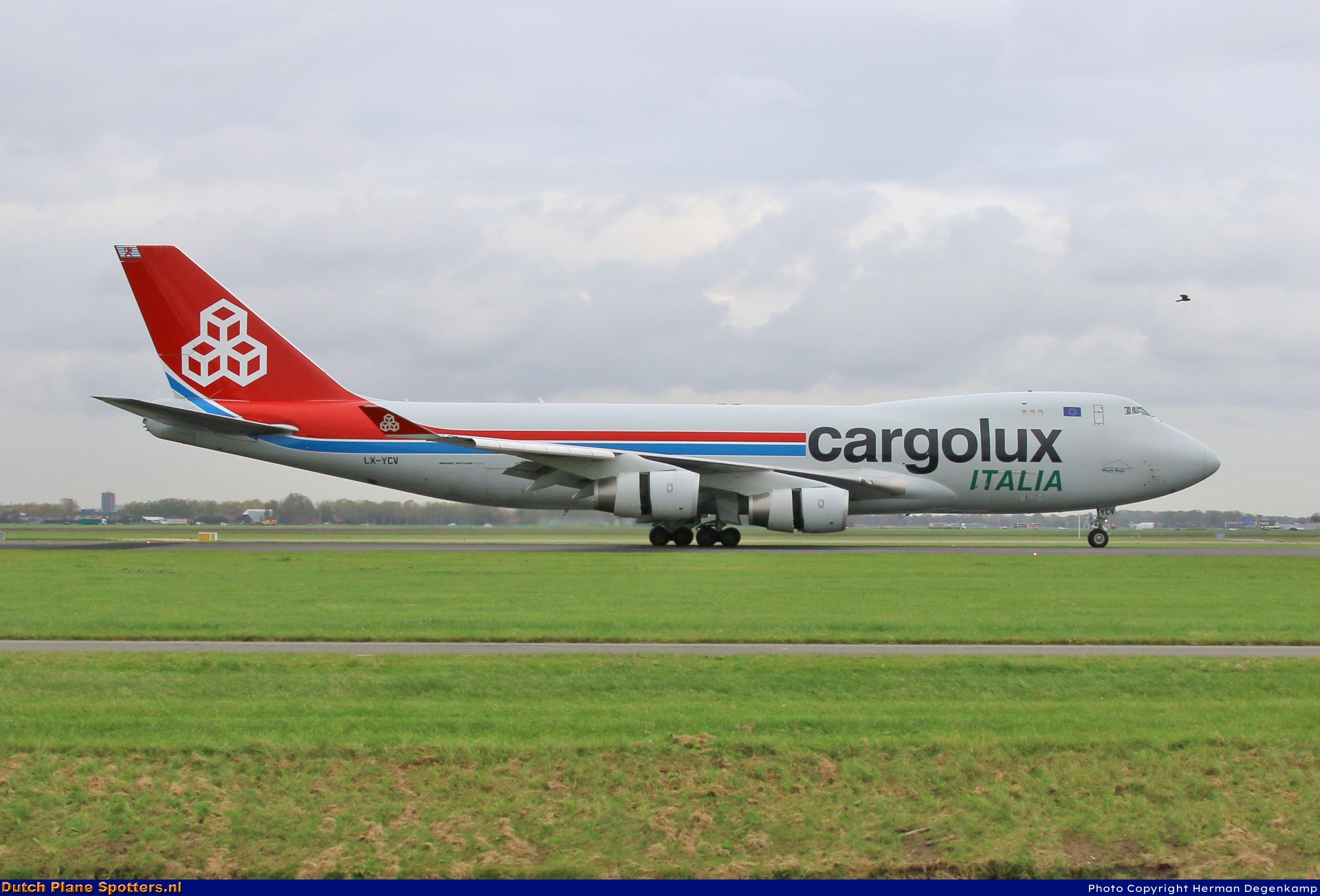 LX-YCV Boeing 747-400 Cargolux Italia by Herman Degenkamp