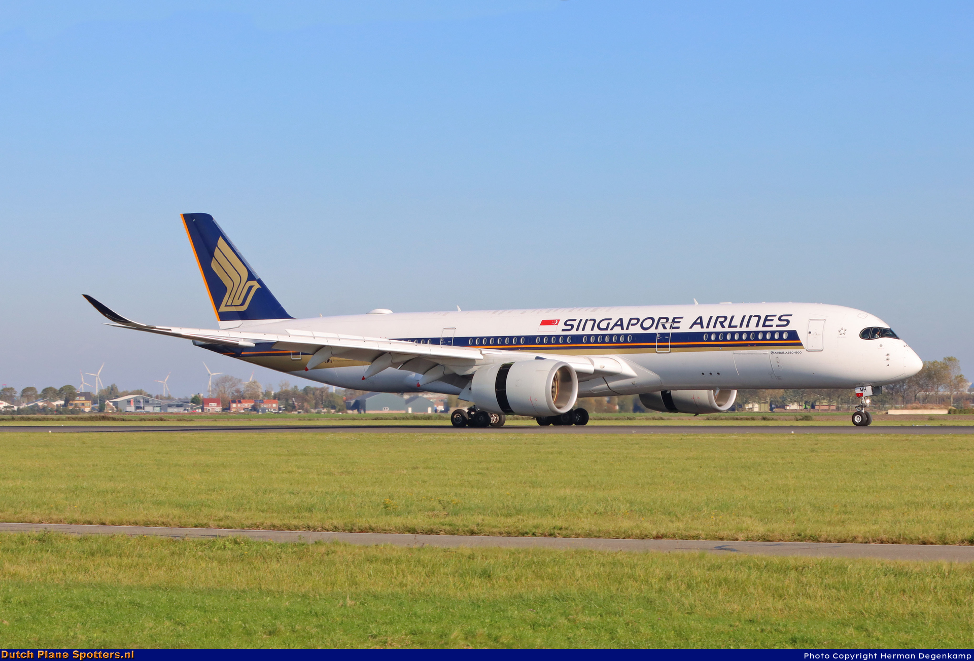 9V-SMH Airbus A350-900 Singapore Airlines by Herman Degenkamp