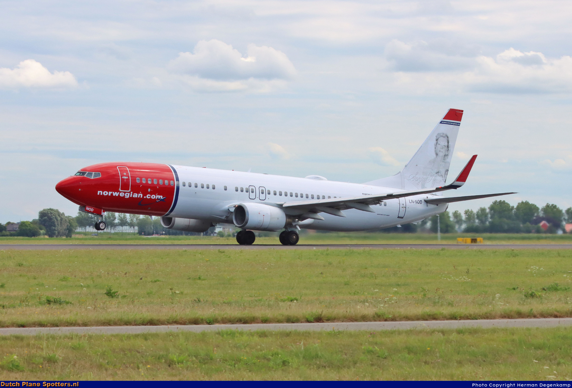 LN-NOD Boeing 737-800 Norwegian Air Shuttle AOC by Herman Degenkamp