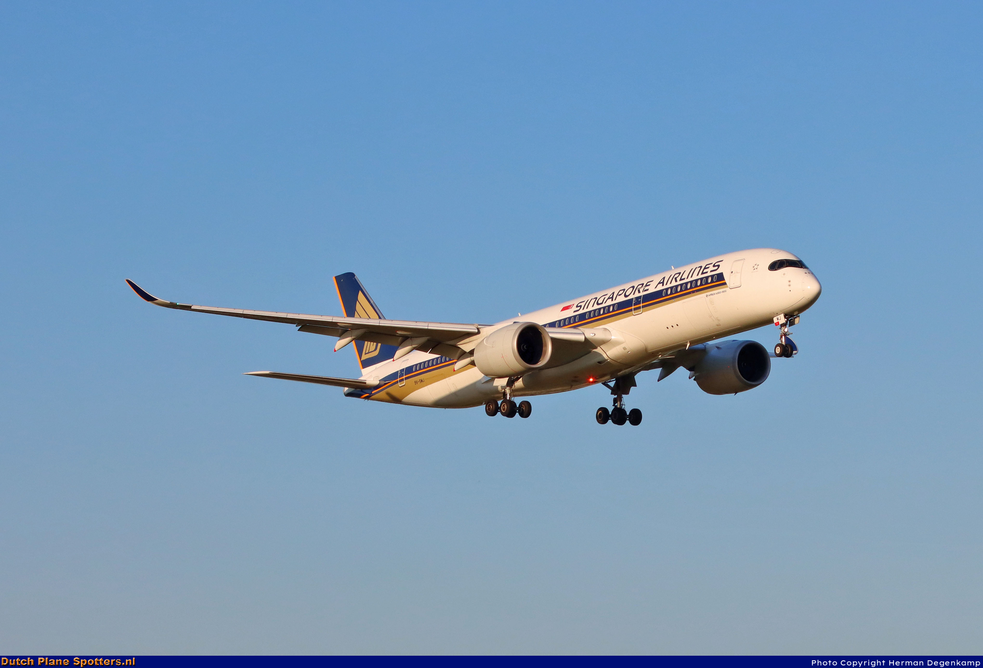 9V-SMJ Airbus A350-900 Singapore Airlines by Herman Degenkamp
