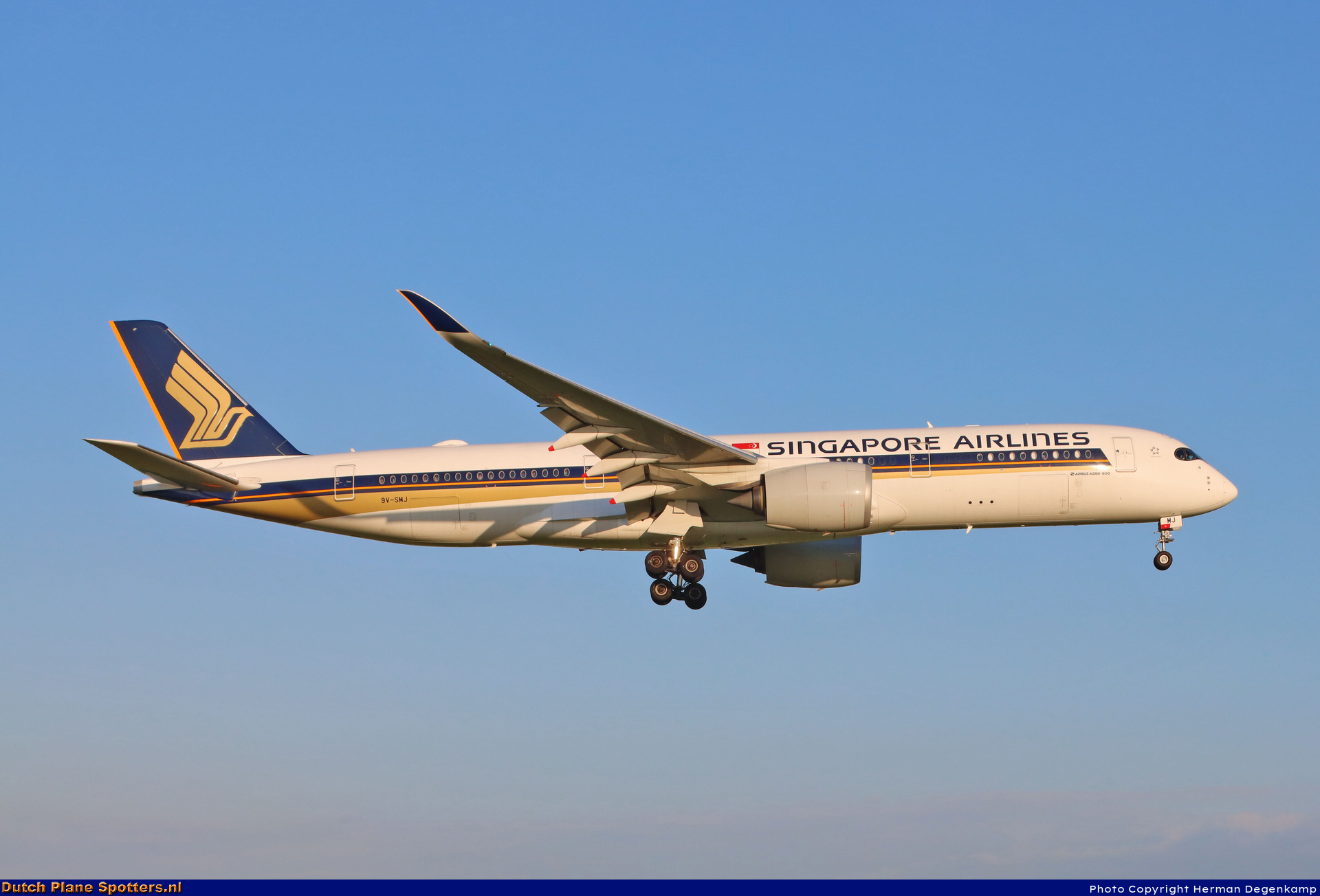 9V-SMJ Airbus A350-900 Singapore Airlines by Herman Degenkamp