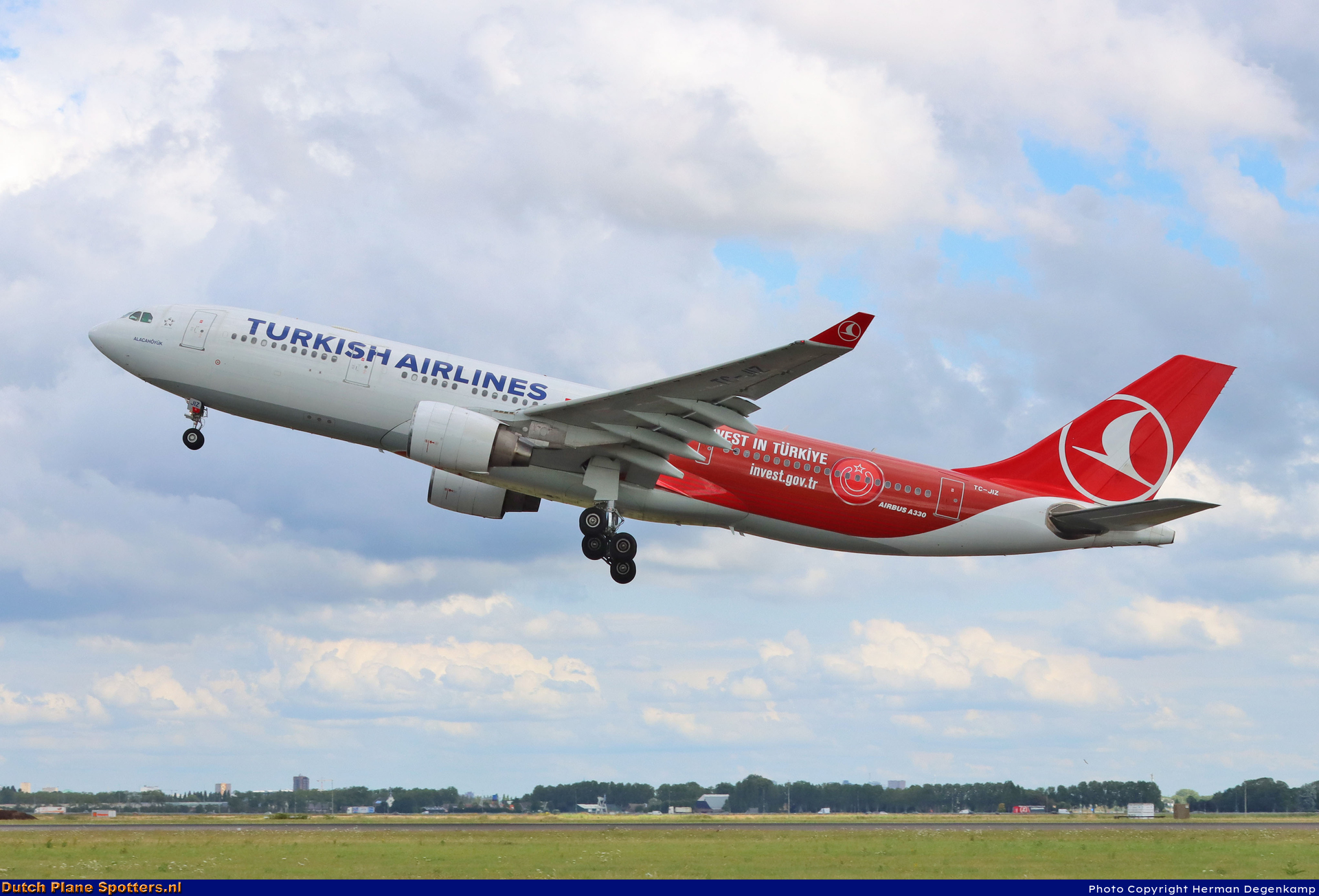 TC-JIZ Airbus A330-200 Turkish Airlines by Herman Degenkamp