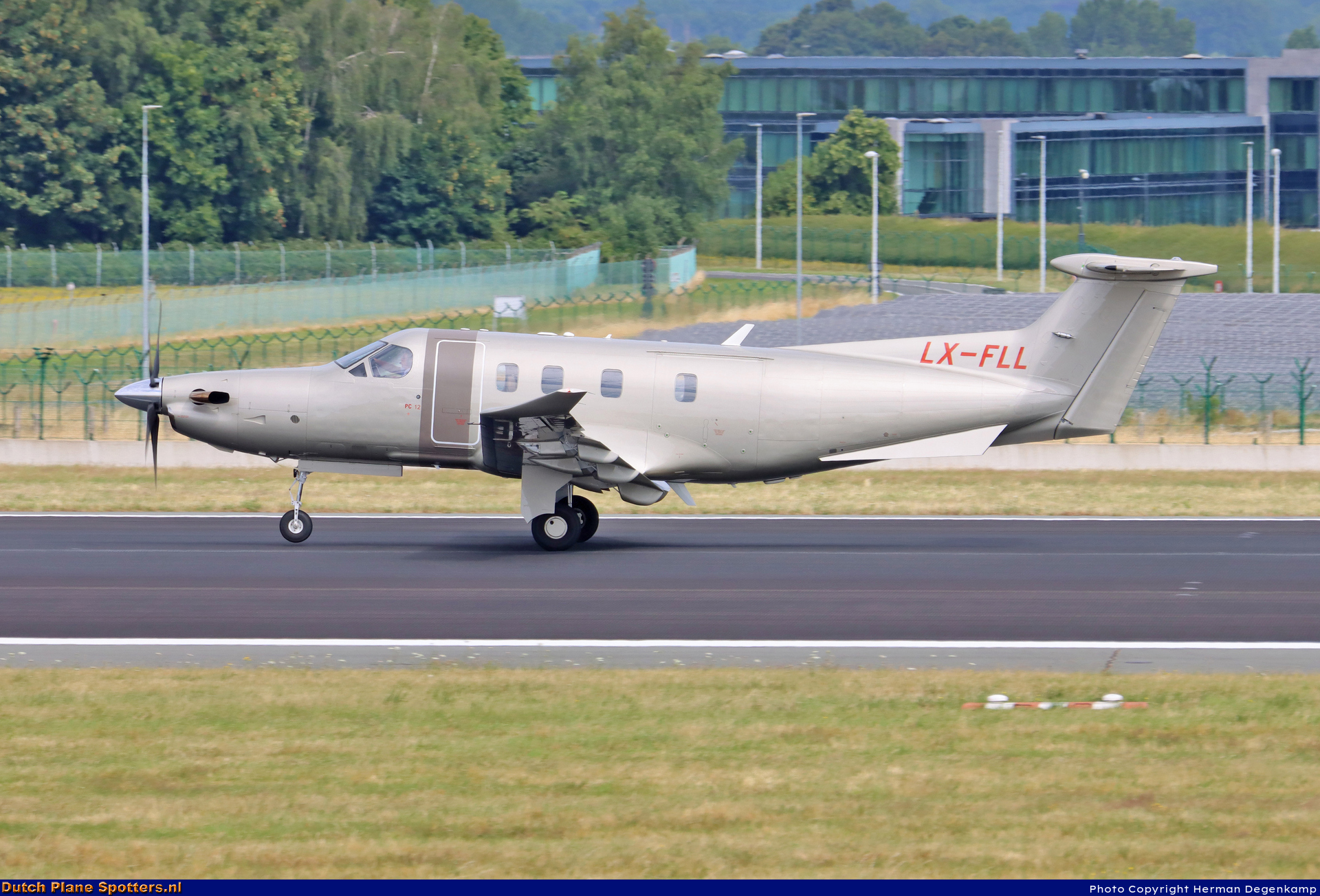 LX-FLL Pilatus PC-12 Jetfly Aviation by Herman Degenkamp
