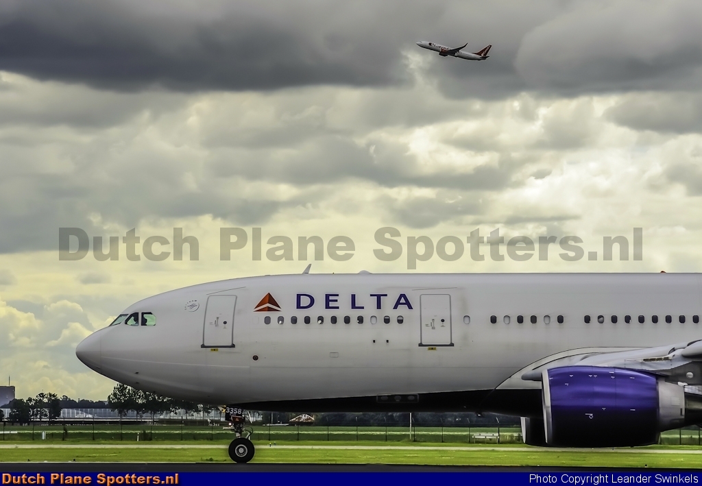 N801NW Airbus A330-300 Delta Airlines by Leander Swinkels