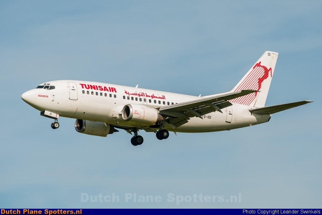 TS-IOI Boeing 737-500 Tunisair by Leander Swinkels