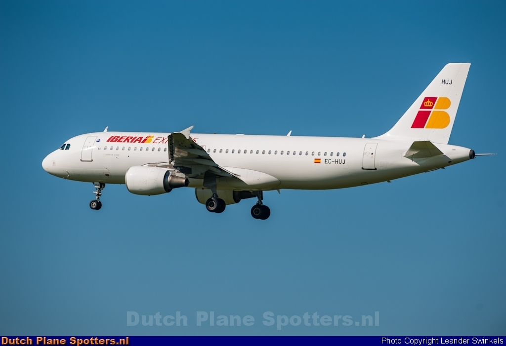 EC-HUJ Airbus A320 Iberia Express by Leander Swinkels
