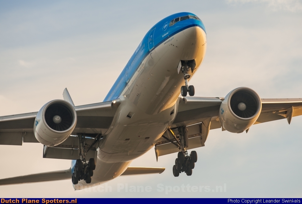 PH-BQE Boeing 777-200 KLM Royal Dutch Airlines by Leander Swinkels