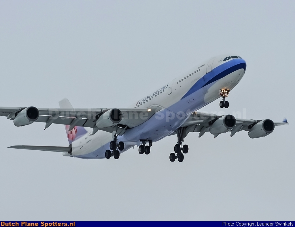 B-18801 Airbus A340-300 China Airlines by Leander Swinkels