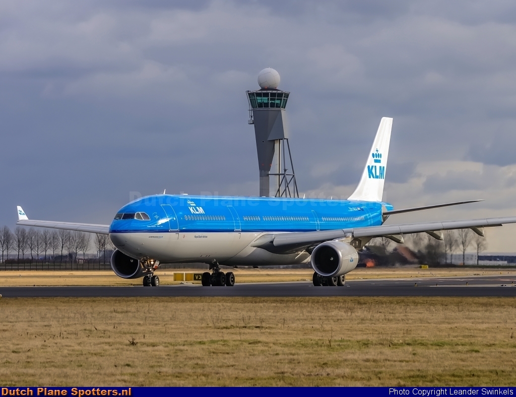 PH-AKA Airbus A330-300 KLM Royal Dutch Airlines by Leander Swinkels