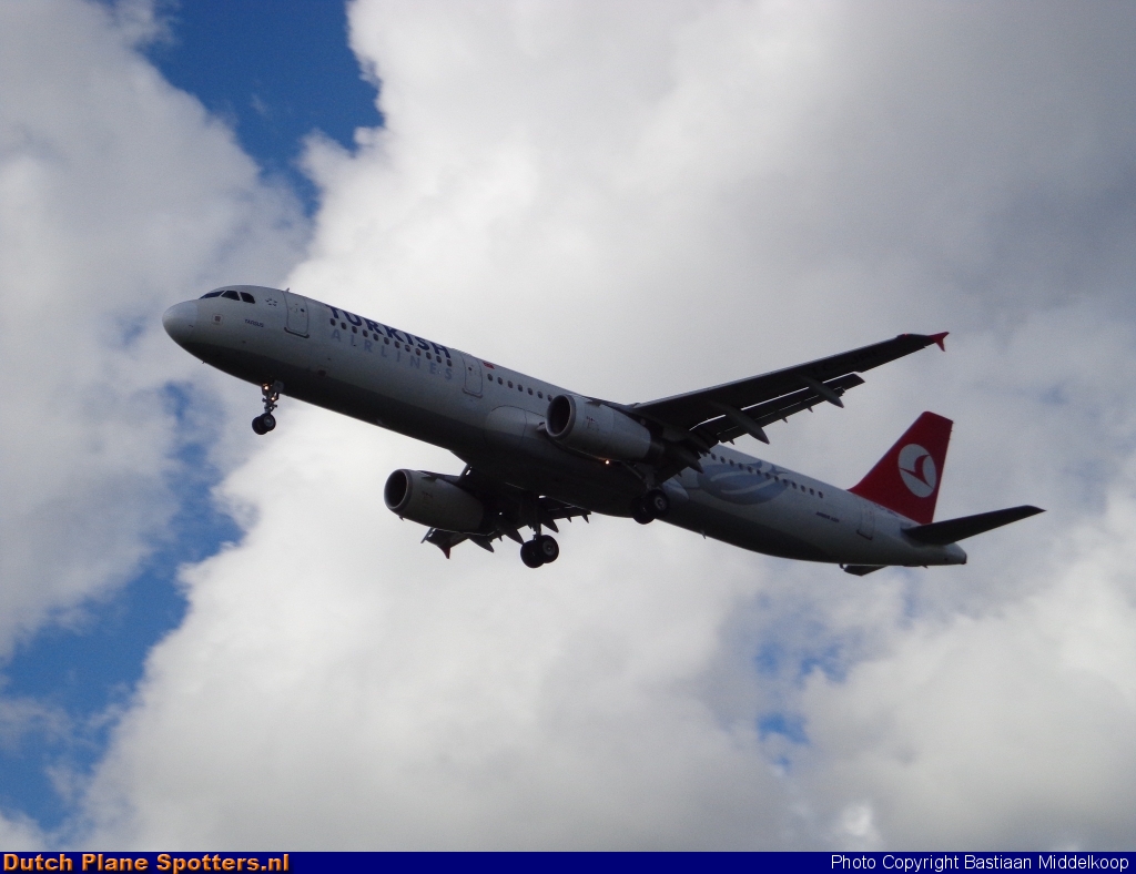 TC-JRL Airbus A321 Turkish Airlines by Bastiaan Middelkoop