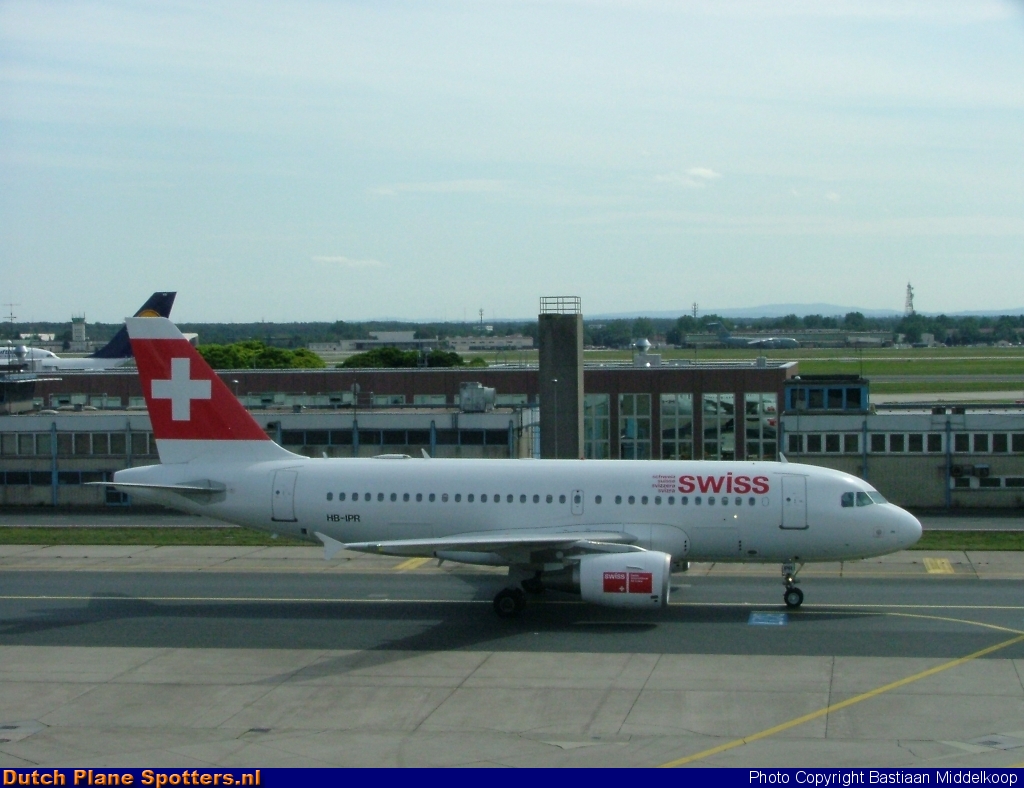 HB-IPR Airbus A319 Swiss International Air Lines by Bastiaan Middelkoop