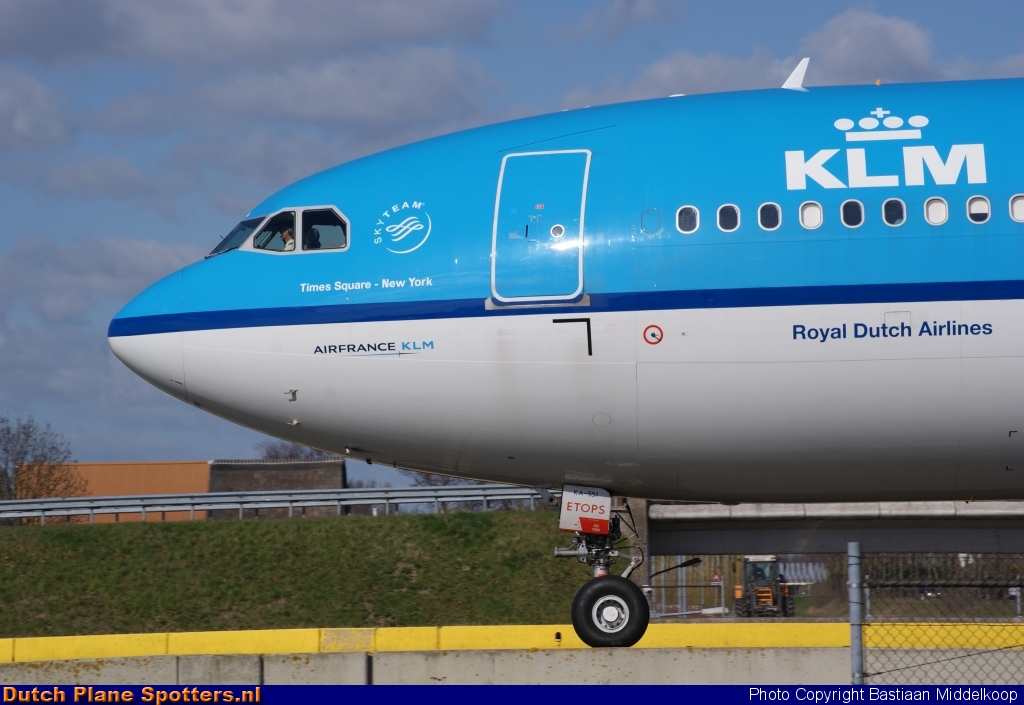 PH-AKA Airbus A330-300 KLM Royal Dutch Airlines by Bastiaan Middelkoop