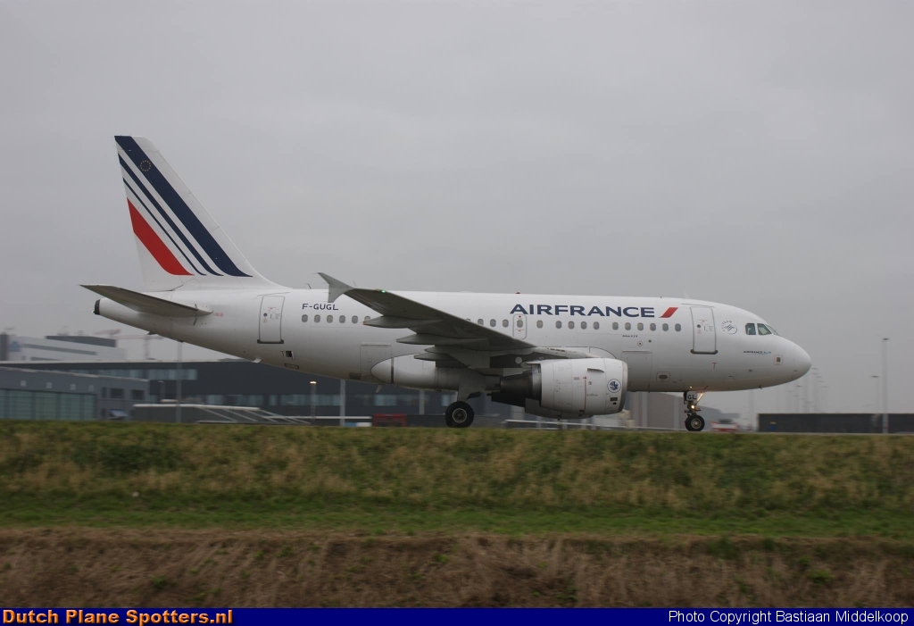 F-GUGL Airbus A318 Air France by Bastiaan Middelkoop